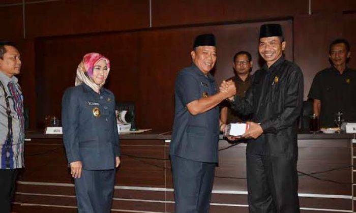Bacakan LKPJ, Bupati Lamongan Sebut Banyak Program Lampaui Target Bacakan LKPJ, Bupati Lamongan Sebut Banyak Program Lampaui Target