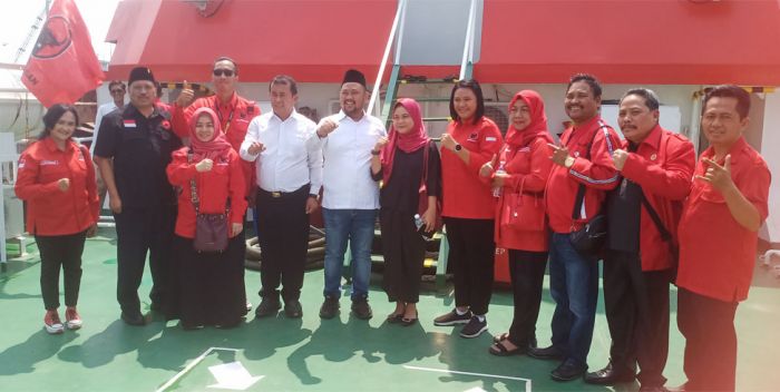 PDIP Gresik Gelar Pengobatan Gratis di RS Apung Laksamana Malahayati PDIP Gresik Gelar Pengobatan Gratis di RS Apung Laksamana Malahayati