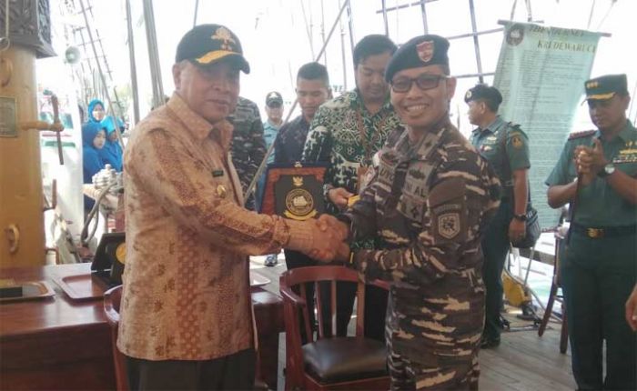 Gubernur Kaltim Secara Khusus Kunjungi KRI Dewaruci