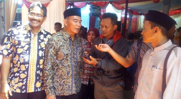Mendikbud: Usut Tuntas Aktor Penyebar Hoaks Audrey di Medsos Mendikbud: Usut Tuntas Aktor Penyebar Hoaks Audrey di Medsos