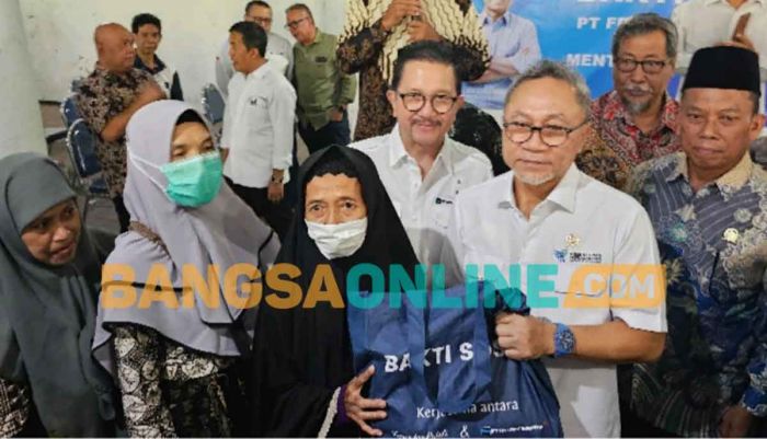Bersama Mendag, Freeport Indonesia Bagikan 5.000 Bansos untuk Warga Gresik Bersama Mendag, Freeport Indonesia Bagikan 5.000 Bansos untuk Warga Gresik