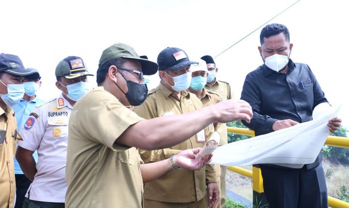 Tinjau Jembatan Kacangan yang Ambruk, Gus Yani Instruksikan DPUTR Gresik Bentuk Tim Investigasi