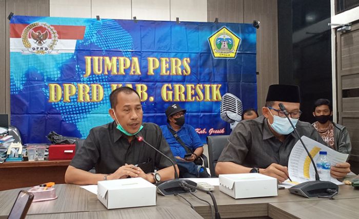 Mulai Dikerjakan, Penanggulan Kali Lamong di Cerme Gresik Dibangun di Lahan Kas Desa Mulai Dikerjakan, Penanggulan Kali Lamong di Cerme Gresik Dibangun di Lahan Kas Desa