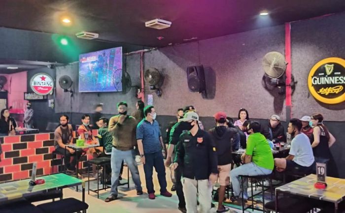 Langgar Perwali 33, Sebuah Klub Malam di Surabaya Ditutup Paksa Satpol PP Langgar Perwali 33, Sebuah Klub Malam di Surabaya Ditutup Paksa Satpol PP
