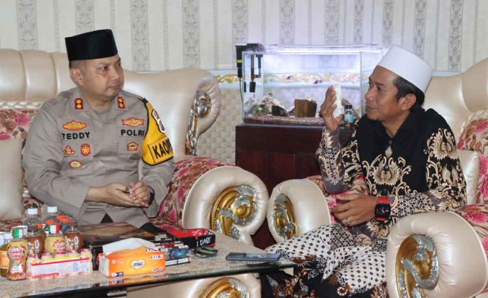 Pesan Kapolres Pasuruan saat Silaturahmi ke Pondok Pesantren Pesan Kapolres Pasuruan saat Silaturahmi ke Pondok Pesantren