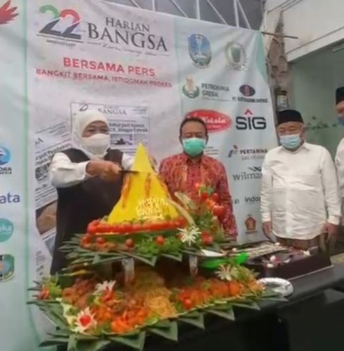 Khofifah Potong Tumpeng, Emil Potong Kue Tart, HUT HARIAN BANGSA Bersama Anak Yatim