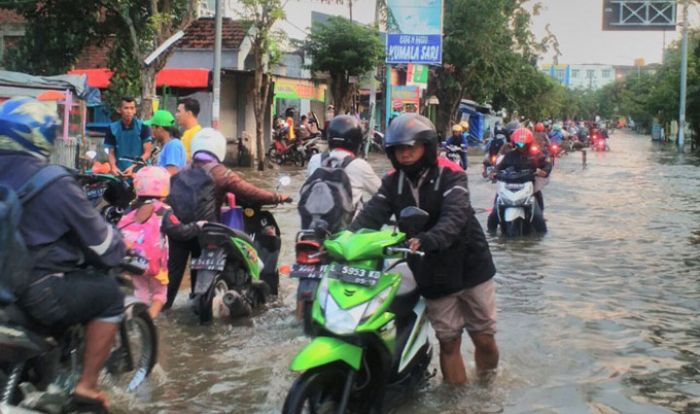Tiga Fraksi DPRD Gresik Gagas Pansus Banjir Kali Lamong