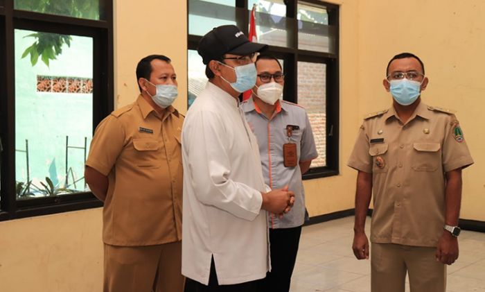Pastikan Tertib, Gus Ipul Tinjau Langsung Penyaluran BST Tahap IV di Kelurahan Purworejo Pastikan Tertib, Gus Ipul Tinjau Langsung Penyaluran BST Tahap IV di Kelurahan Purworejo