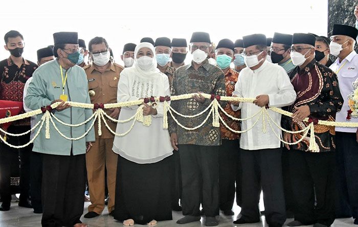 Bersama Jusuf Kalla dan Haedar Nashir, Gubernur Khofifah Resmikan Masjid Al Fattah di Tulungagung Bersama Jusuf Kalla dan Haedar Nashir, Gubernur Khofifah Resmikan Masjid Al Fattah di Tulungagung