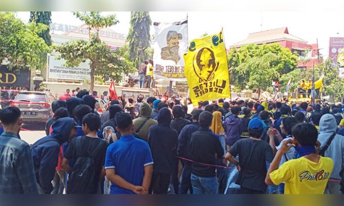 Anggap Manajemen Gagal, Ultras Mania Demo DPRD Desak Gresik United Dikembalikan ke Rakyat