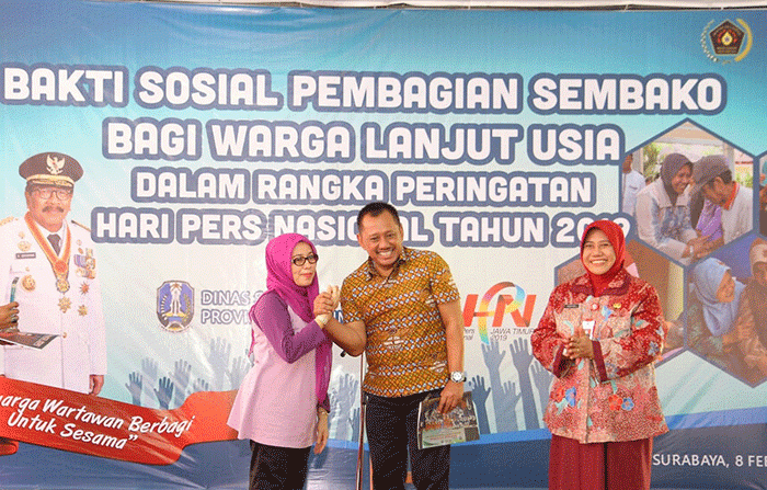 HPN 2019, Sekdaprov Jatim Serahkan 520 Paket Sembako bagi Lansia HPN 2019, Sekdaprov Jatim Serahkan 520 Paket Sembako bagi Lansia