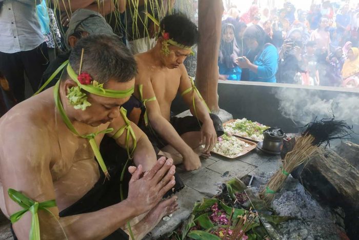 Lestarikan Budaya dan Bersihkan Mata Air, Warga Desa Tawun Ngawi Gelar Keduk Beji