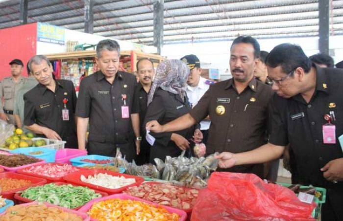 Sidak ke Pasar Tradisional dan Supermarket, Wali Kota Blitar Temukan Mamin Kadaluarsa 