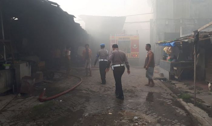 Pabrik Tahu di Balongbendo Terbakar