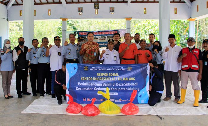 Peduli Korban Banjir Malang Selatan, Imigrasi Malang Salurkan Bantuan