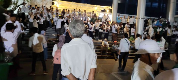 Gemakan Shalawat Badar, Ribuan Relawan Gus Barra-Rizal Semarakkan Debat Publik Pilbup Mojokerto Gemakan Shalawat Badar, Ribuan Relawan Gus Barra-Rizal Semarakkan Debat Publik Pilbup Mojokerto