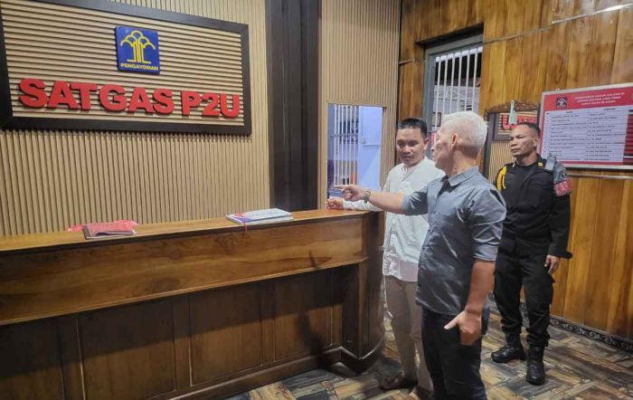 Kadivpas Kanwil Kemenkumham Jatim Sidak Kesigapan Petugas di 3 Lapas dan Rutan pada Hari Libur Kadivpas Kanwil Kemenkumham Jatim Sidak Kesigapan Petugas di 3 Lapas dan Rutan pada Hari Libur