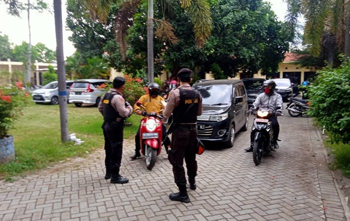 KPK Geledah 3 Bidang di DPUPR Probolinggo: Hingga Pukul 18.30 WIB, Penggeledahan Masih Berlangsung KPK Geledah 3 Bidang di DPUPR Probolinggo: Hingga Pukul 18.30 WIB, Penggeledahan Masih Berlangsung