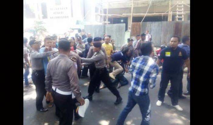 Demo PMII Bojonegoro Ricuh, Satu Mahasiswa Diamankan Polisi Demo PMII Bojonegoro Ricuh, Satu Mahasiswa Diamankan Polisi
