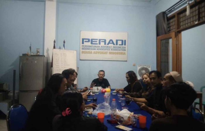 Kuasa Hukum Penggugat Pilkada Gresik Briefing Saksi Jelang Sidang di MK Kuasa Hukum Penggugat Pilkada Gresik Briefing Saksi Jelang Sidang di MK