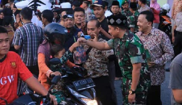 Indahnya Ramadhan, Dandim 0803/Madiun dan Kapolres Berbagi Takjil Indahnya Ramadhan, Dandim 0803/Madiun dan Kapolres Berbagi Takjil
