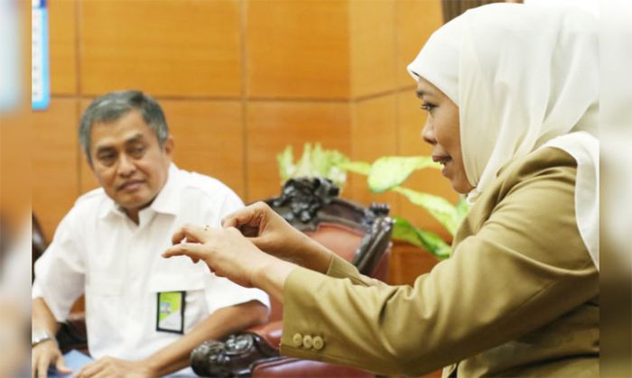 Khofifah dan Pertamina Jamin Stok Solar di Jatim Aman Khofifah dan Pertamina Jamin Stok Solar di Jatim Aman