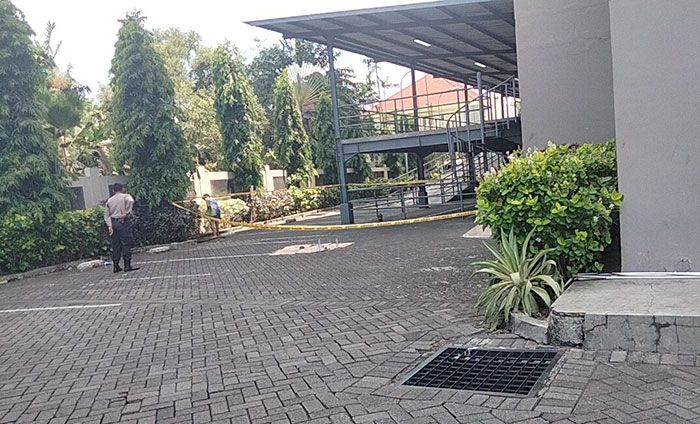 Polisi Periksa Pacar Korban Bunuh Diri yang Terjun dari Lantai 28 Puncak Bukit Golf Surabaya Polisi Periksa Pacar Korban Bunuh Diri yang Terjun dari Lantai 28 Puncak Bukit Golf Surabaya