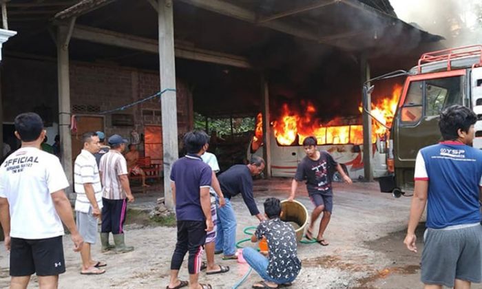 Diparkir di Garasi, Minibus Milik Warga Garum Terbakar Diparkir di Garasi, Minibus Milik Warga Garum Terbakar