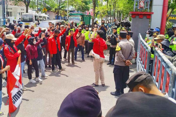 GMNI Tulungagung Desak Pemkab Perbaiki Jalanan yang Rusak