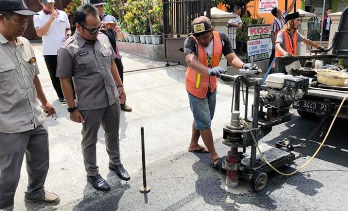 Dikeluhkan Warga, Proyek Pengaspalan Jalan di Kota Blitar Disidak Komisi III Dikeluhkan Warga, Proyek Pengaspalan Jalan di Kota Blitar Disidak Komisi III