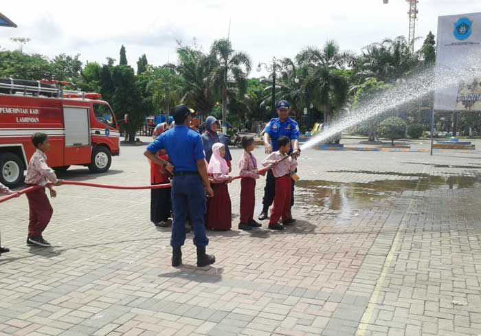 Puluhan Siswa SD di Lamongan Dilatih Tangani Kebakaran