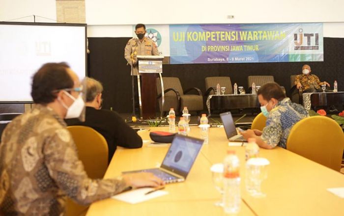 IJTI Gelar UKW, Kabid Humas Polda Jatim: Peran Media Sangat Penting dan Membantu Tugas Polri IJTI Gelar UKW, Kabid Humas Polda Jatim: Peran Media Sangat Penting dan Membantu Tugas Polri