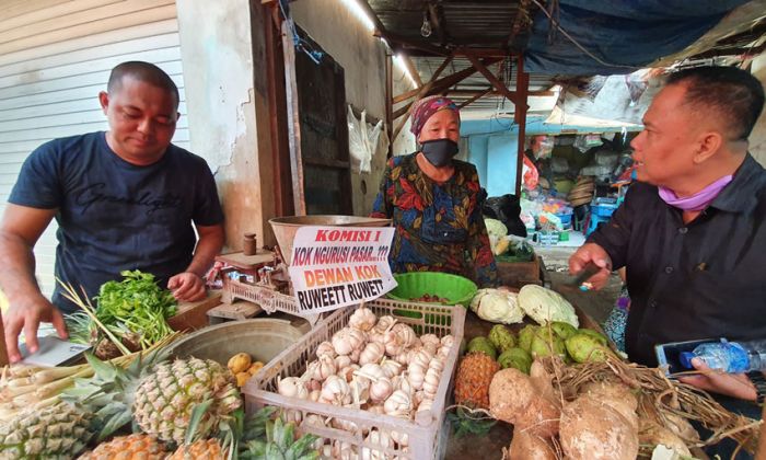 Tolak Relokasi, Pedagang Gondanglegi Gelar Demo Bersama LSM