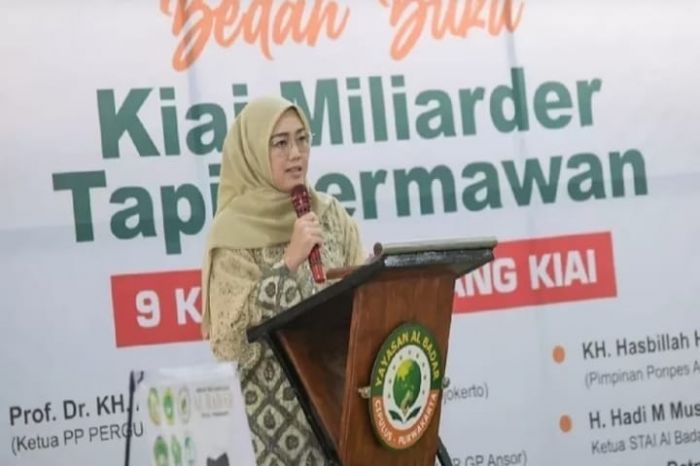 Bupati Anne Senang Baca Buku Kiai Miliarder Tapi Dermawan, Berharap Lahir Kiai Asep di Purwakarta Bupati Anne Senang Baca Buku Kiai Miliarder Tapi Dermawan, Berharap Lahir Kiai Asep di Purwakarta