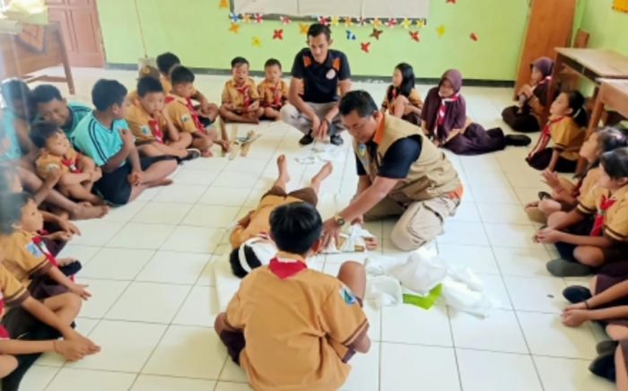 Tim FPRB Kabupaten Kediri Gelar Sosialisasi dan Pelatihan Tanggap Bencana ke Murid SDN Tarokan 5