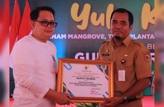 Kepeduliannya Terhadap Nelayan Antarkan Bupati Jember Raih Prestasi Kepeduliannya Terhadap Nelayan Antarkan Bupati Jember Raih Prestasi