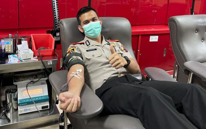 Lakukan Aksi Kemanusiaan, ​Mantan Kasat Lantas Polresta Sidoarjo dan Rekan Gelar Donor Darah