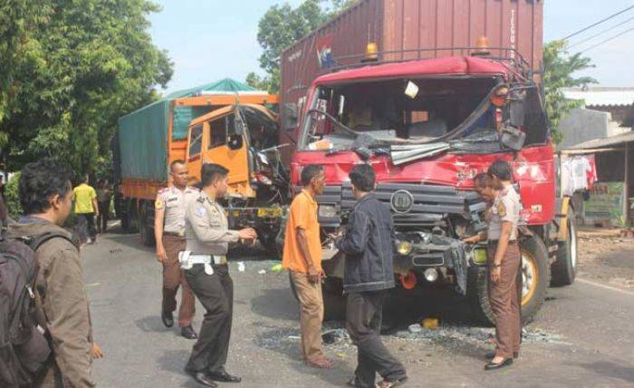 Kecelakaan Karambol di Jalur Pantura Menuju Semarang, 3 Truk dan Satu Mobil Ringsek