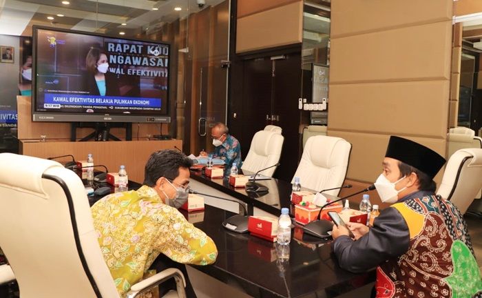 Gelar Rakor Wasin, Jokowi Ingatkan Seluruh Kepala Daerah Tak Selewengkan Anggaran PEN Gelar Rakor Wasin, Jokowi Ingatkan Seluruh Kepala Daerah Tak Selewengkan Anggaran PEN