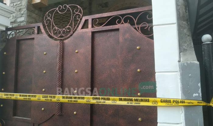 Seorang Pengusaha Mebel di Bugih Pamekasan Tewas Bersimbah Darah di Rumahnya Seorang Pengusaha Mebel di Bugih Pamekasan Tewas Bersimbah Darah di Rumahnya