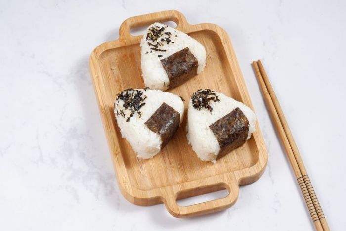Resep Onigiri Isi Ayam, Ide Bekal Praktis dan Gurih Resep Onigiri Isi Ayam, Ide Bekal Praktis dan Gurih