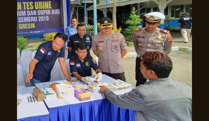 Razia, Polres Gresik Amankan Sopir Bus Konsumsi Narkoba di Terminal Bunder Razia, Polres Gresik Amankan Sopir Bus Konsumsi Narkoba di Terminal Bunder