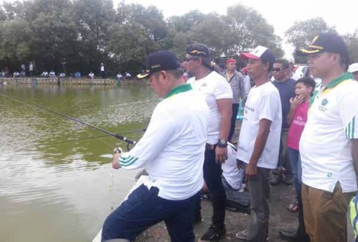 Disediakan 8 Ton Ikan, Warga Jubeli Lomba Mancing HUT Sidoarjo Disediakan 8 Ton Ikan, Warga Jubeli Lomba Mancing HUT Sidoarjo