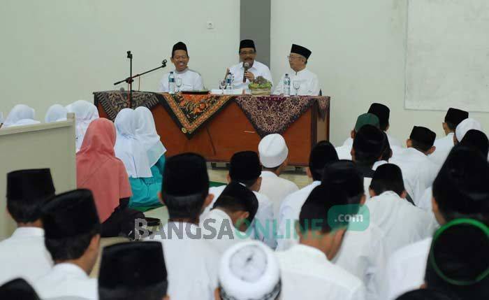 Kunjungi SMA Trensains Tebuireng Jombang, Djarot Ajak Santri Berprestasi Magang ke Jakarta