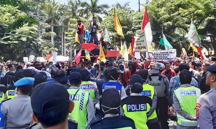 Tolak RKUHP, Mahasiswa Sidoarjo Jalan Kaki Luruk Gedung DPRD