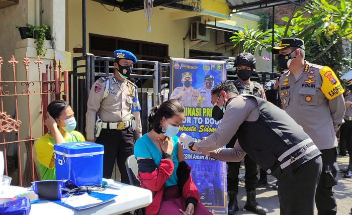 Polresta Sidoarjo Gelar Vaksinasi Door To Door Pertama Kali di Desa Bluru Kidul