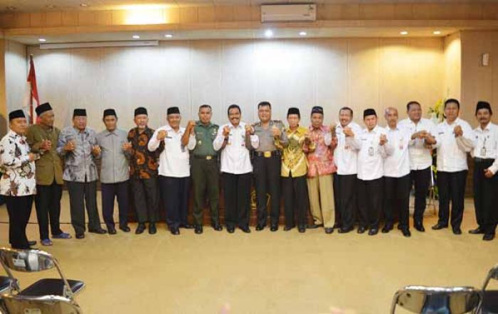 Silaturahim dengan Para Kiai dan Ulama, Pemkab Gresik Keluarkan Edaran Salat Subuh Berjamaah