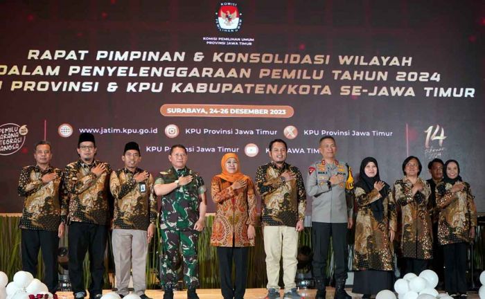 Gubernur Khofifah Buka Rapim KPU se-Jawa Timur di Surabaya Gubernur Khofifah Buka Rapim KPU se-Jawa Timur di Surabaya