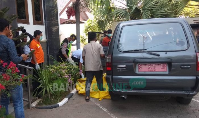 Kabur Saat Dimandikan dan Sembunyi, Wanita ODGJ Ditemukan Membusuk di Dalam Mobil Dinsos Tuban Kabur Saat Dimandikan dan Sembunyi, Wanita ODGJ Ditemukan Membusuk di Dalam Mobil Dinsos Tuban
