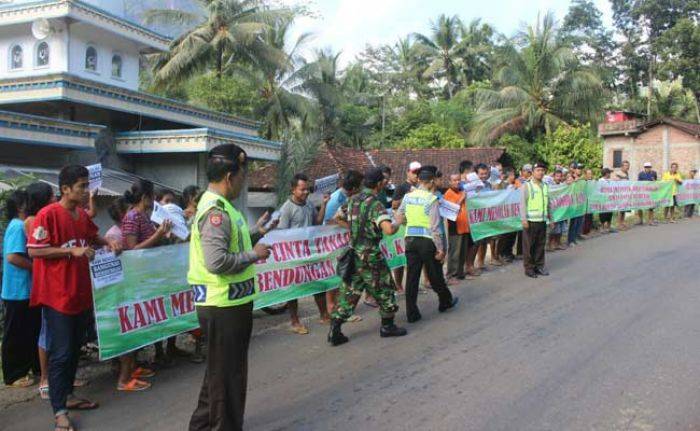Ratusan Warga Desa Bogoran Demo, Tolak Rencana Pembangunan Bendungan Ratusan Warga Desa Bogoran Demo, Tolak Rencana Pembangunan Bendungan